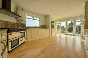 Kitchen/Breakfast Room- click for photo gallery